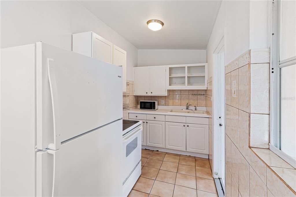 Active With Contract: $139,000 (3 beds, 1 baths, 1100 Square Feet)