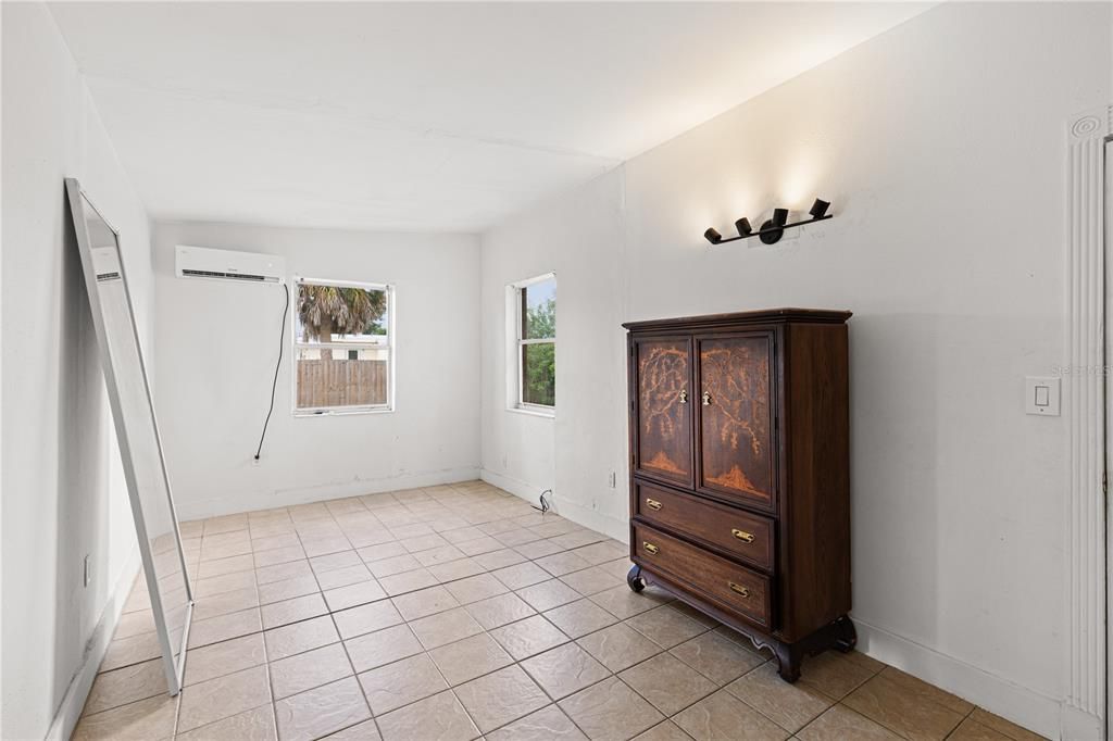 Active With Contract: $139,000 (3 beds, 1 baths, 1100 Square Feet)