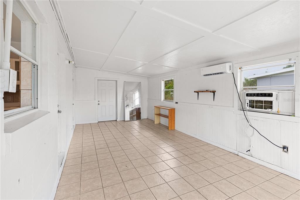 Active With Contract: $139,000 (3 beds, 1 baths, 1100 Square Feet)