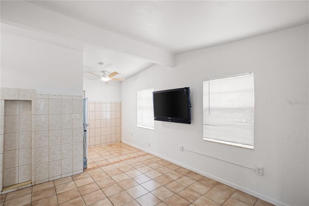 Active With Contract: $139,000 (3 beds, 1 baths, 1100 Square Feet)