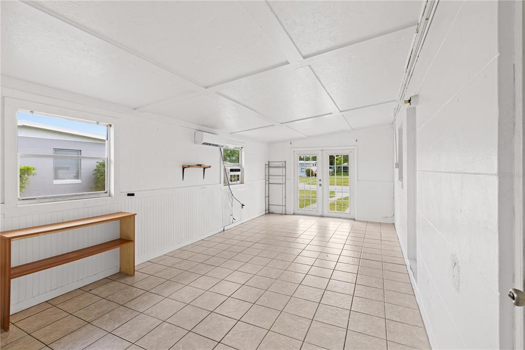 Active With Contract: $139,000 (3 beds, 1 baths, 1100 Square Feet)