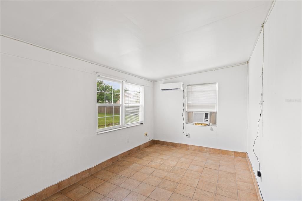 Active With Contract: $139,000 (3 beds, 1 baths, 1100 Square Feet)