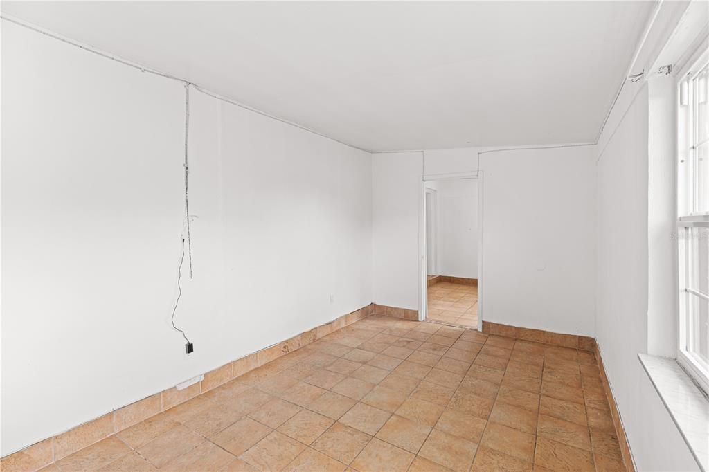 Active With Contract: $139,000 (3 beds, 1 baths, 1100 Square Feet)