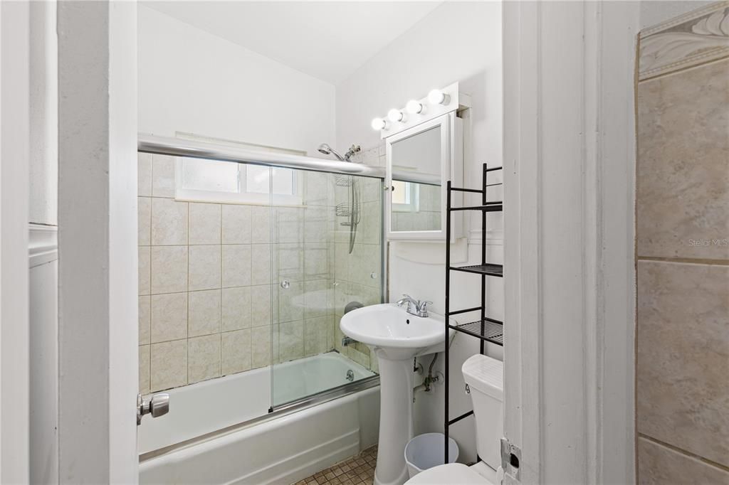 Active With Contract: $139,000 (3 beds, 1 baths, 1100 Square Feet)