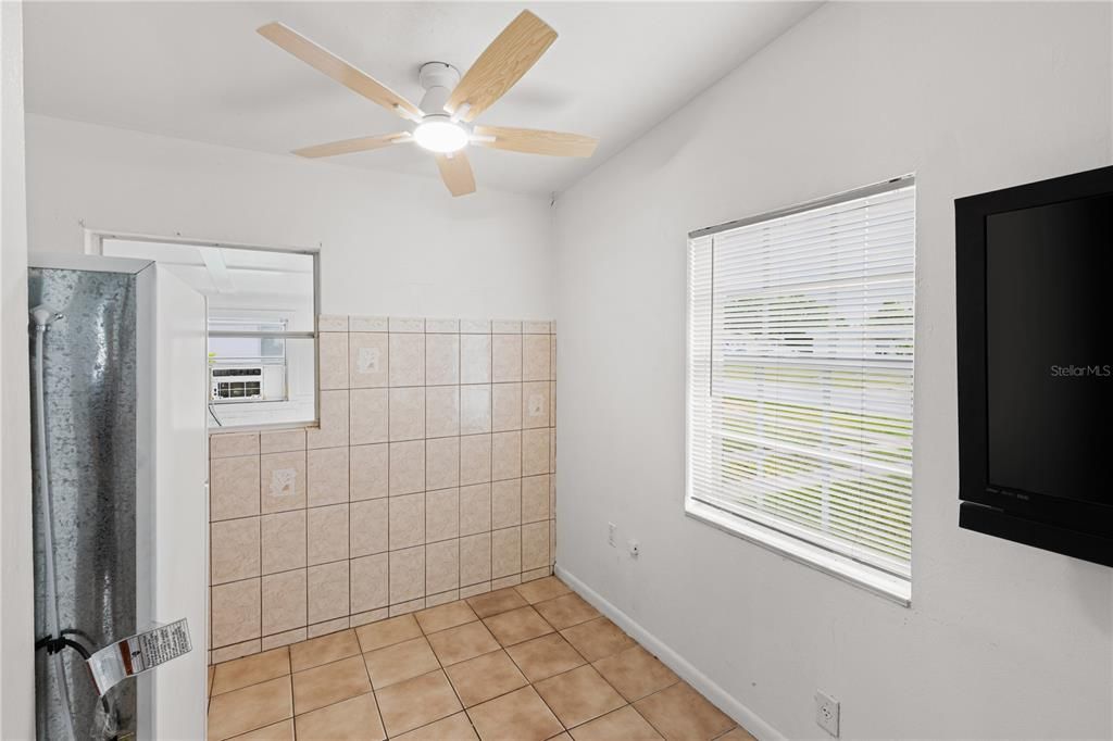 Active With Contract: $139,000 (3 beds, 1 baths, 1100 Square Feet)