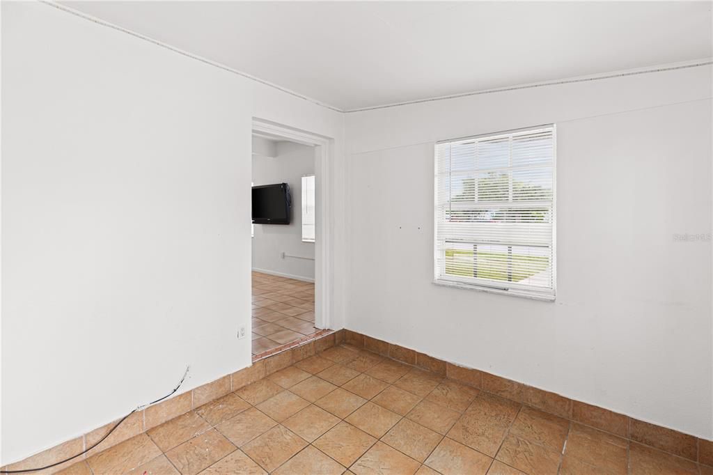 Active With Contract: $139,000 (3 beds, 1 baths, 1100 Square Feet)