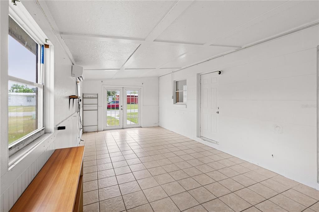 Active With Contract: $139,000 (3 beds, 1 baths, 1100 Square Feet)