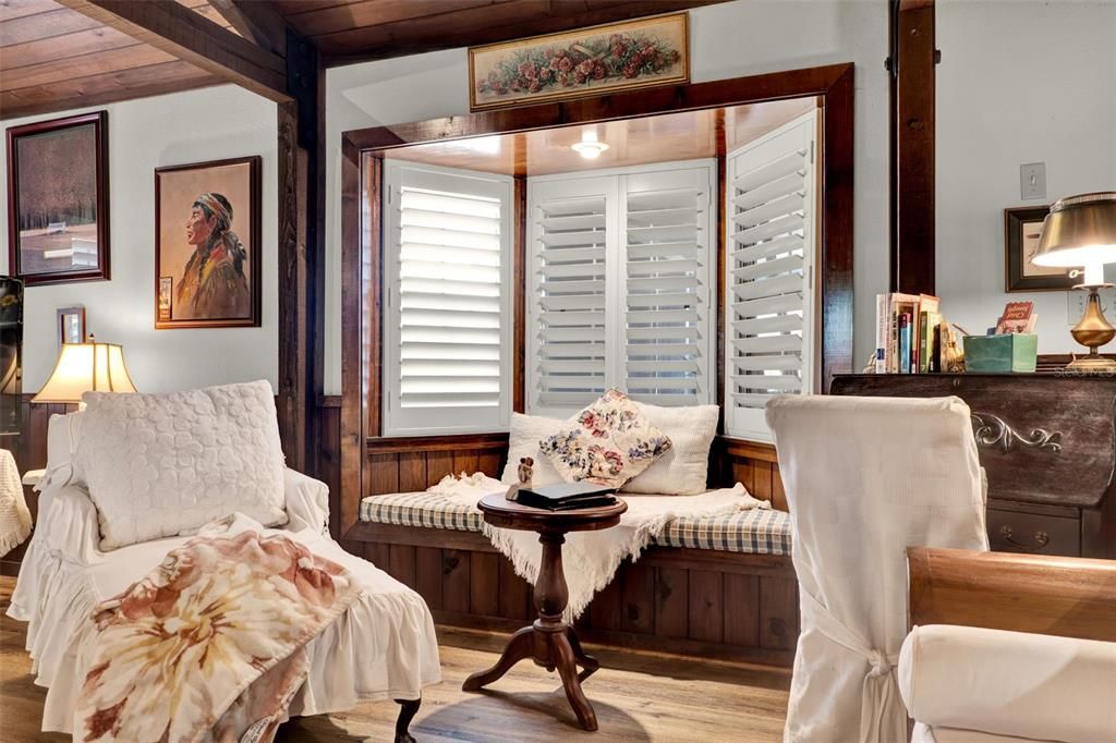 Active With Contract: $285,000 (3 beds, 2 baths, 1944 Square Feet)