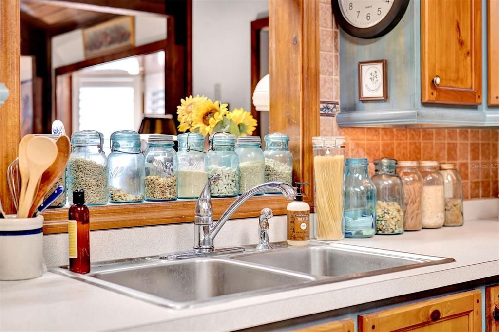 Active With Contract: $285,000 (3 beds, 2 baths, 1944 Square Feet)