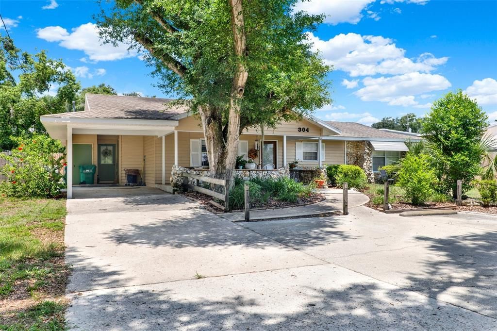 Active With Contract: $285,000 (3 beds, 2 baths, 1944 Square Feet)