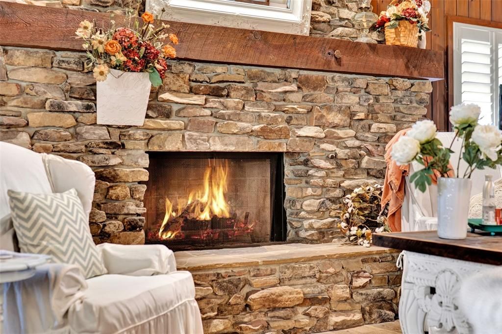 Active With Contract: $285,000 (3 beds, 2 baths, 1944 Square Feet)