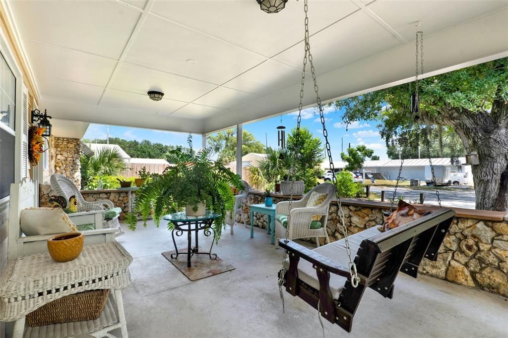 Active With Contract: $285,000 (3 beds, 2 baths, 1944 Square Feet)