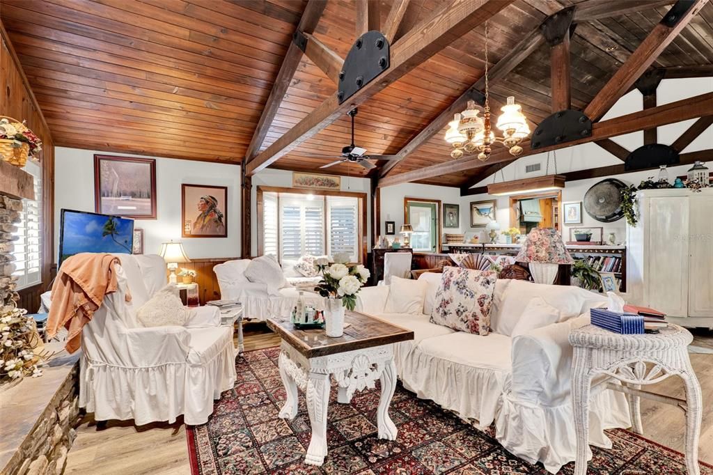 Active With Contract: $285,000 (3 beds, 2 baths, 1944 Square Feet)