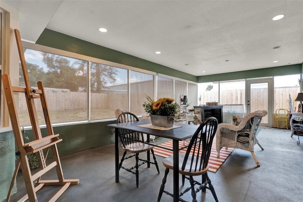 Active With Contract: $285,000 (3 beds, 2 baths, 1944 Square Feet)