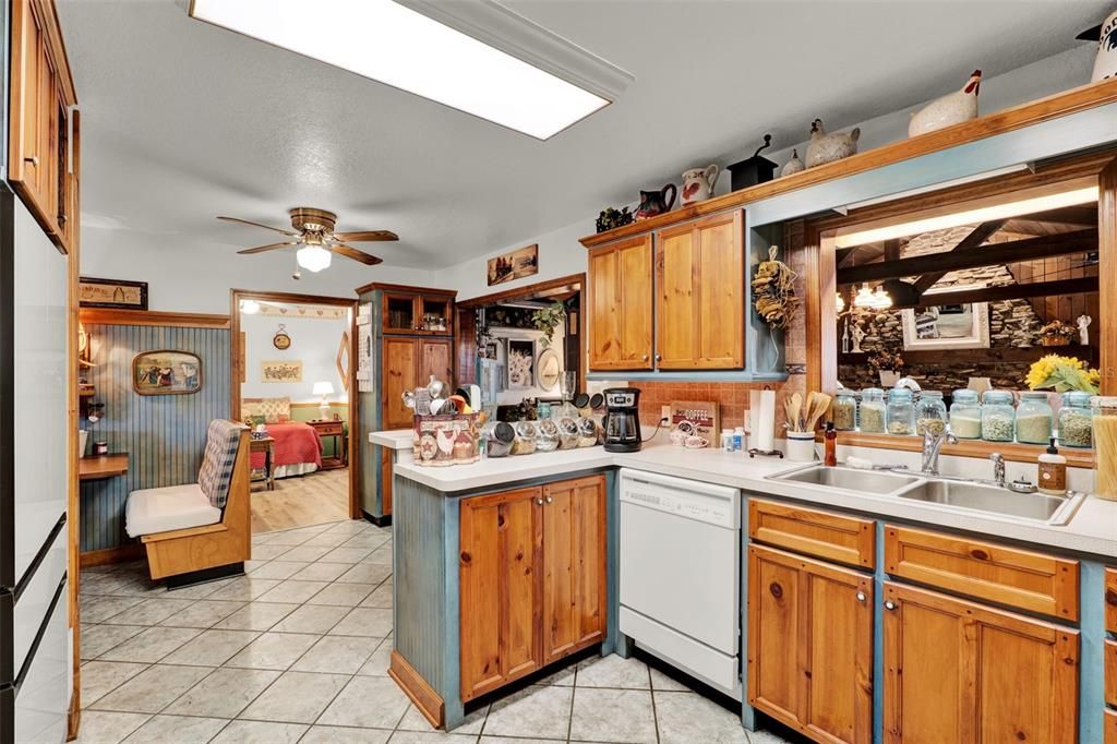 Active With Contract: $285,000 (3 beds, 2 baths, 1944 Square Feet)