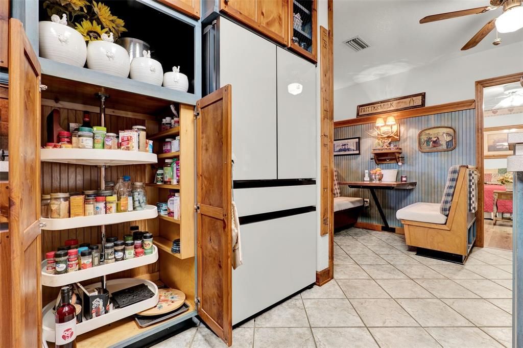 Active With Contract: $285,000 (3 beds, 2 baths, 1944 Square Feet)