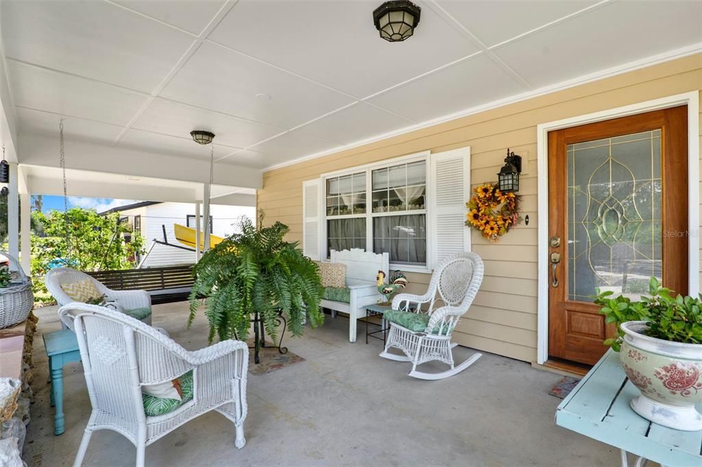 Active With Contract: $285,000 (3 beds, 2 baths, 1944 Square Feet)