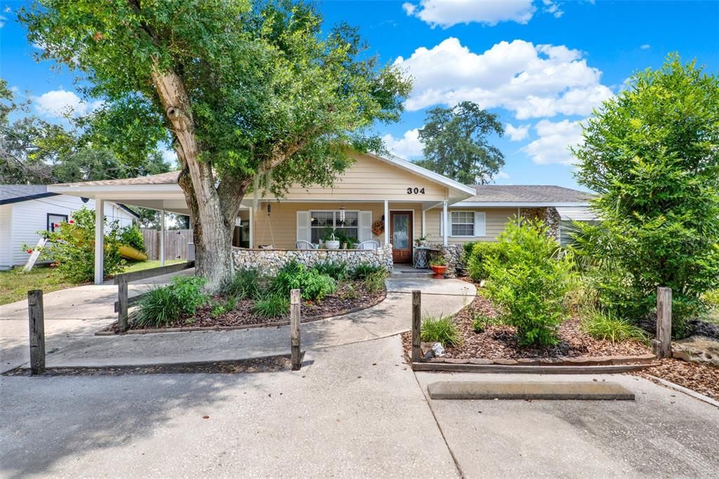 Active With Contract: $285,000 (3 beds, 2 baths, 1944 Square Feet)