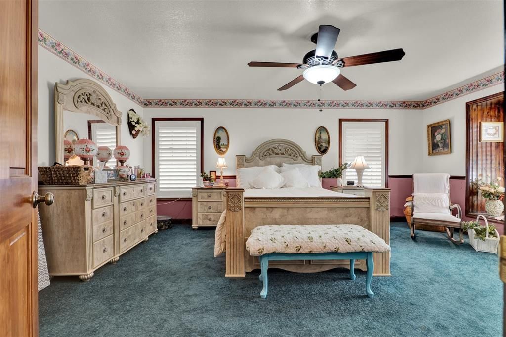 Active With Contract: $285,000 (3 beds, 2 baths, 1944 Square Feet)