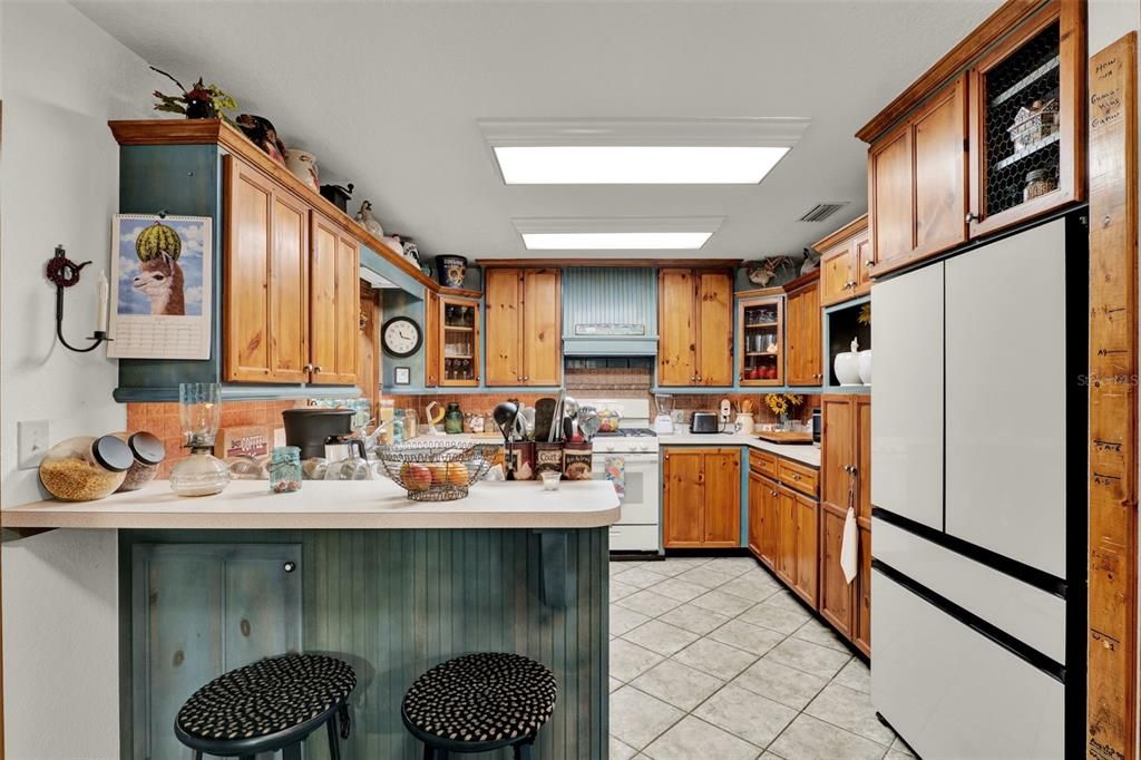 Active With Contract: $285,000 (3 beds, 2 baths, 1944 Square Feet)