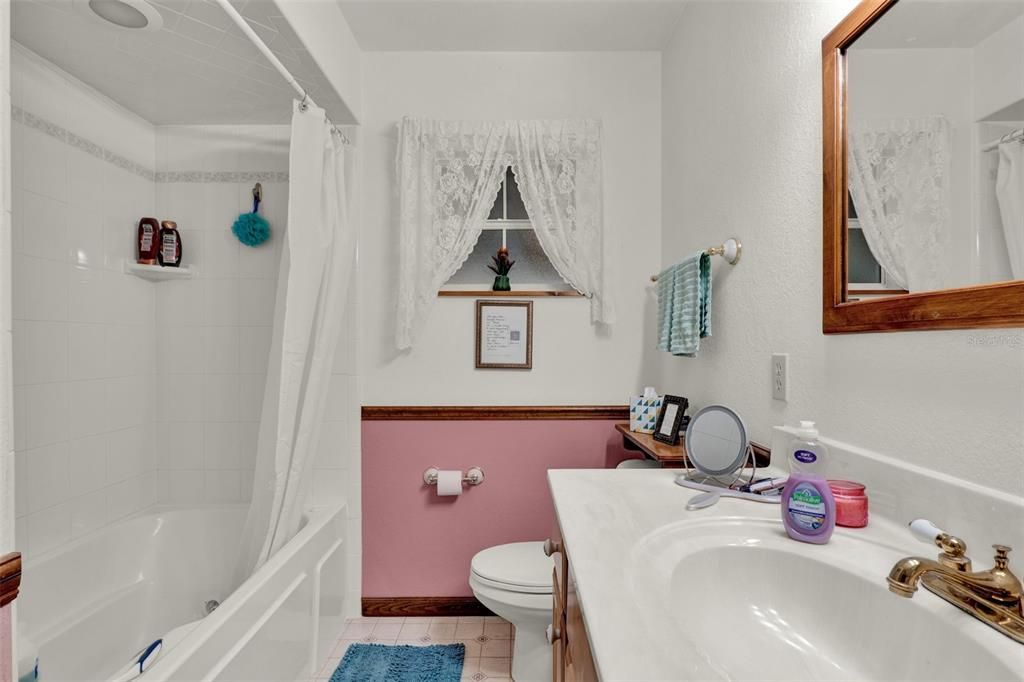 Active With Contract: $285,000 (3 beds, 2 baths, 1944 Square Feet)