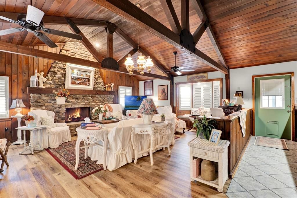 Active With Contract: $285,000 (3 beds, 2 baths, 1944 Square Feet)