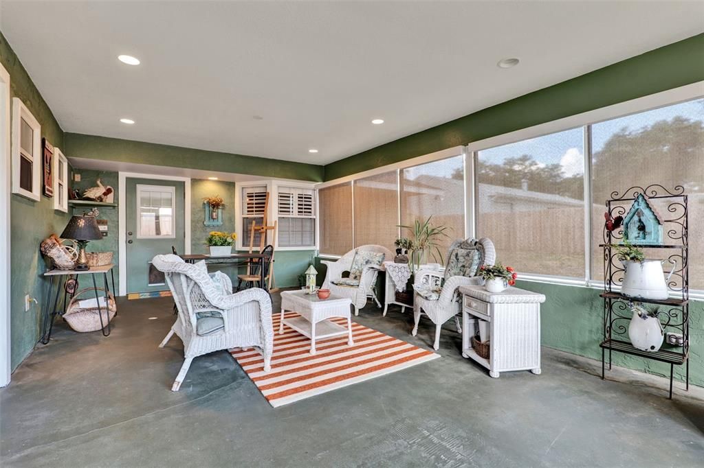 Active With Contract: $285,000 (3 beds, 2 baths, 1944 Square Feet)