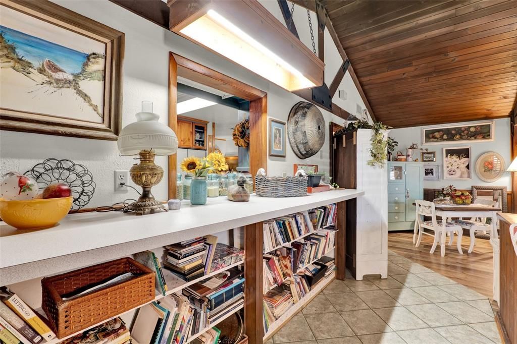 Active With Contract: $285,000 (3 beds, 2 baths, 1944 Square Feet)