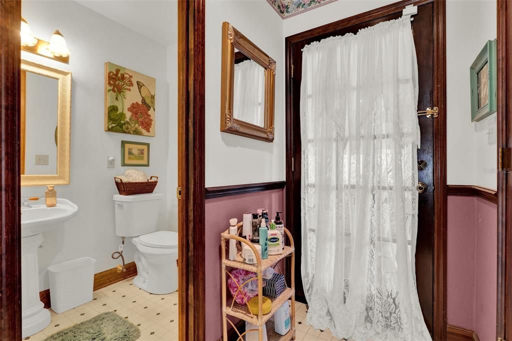 Active With Contract: $285,000 (3 beds, 2 baths, 1944 Square Feet)