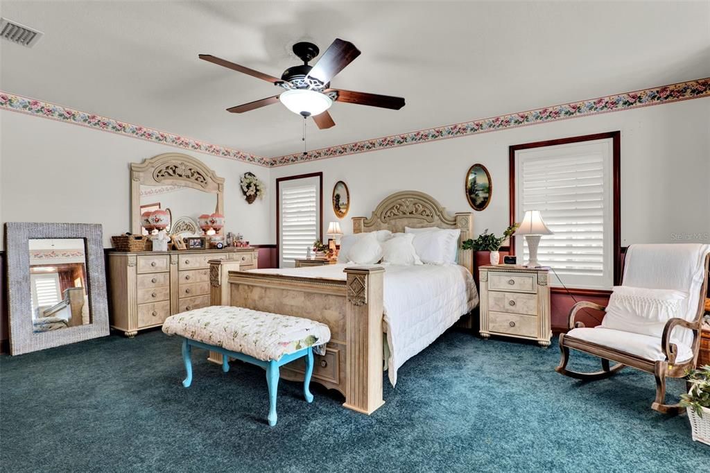 Active With Contract: $285,000 (3 beds, 2 baths, 1944 Square Feet)