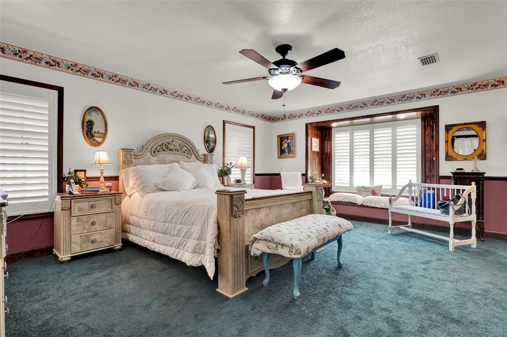 Active With Contract: $285,000 (3 beds, 2 baths, 1944 Square Feet)