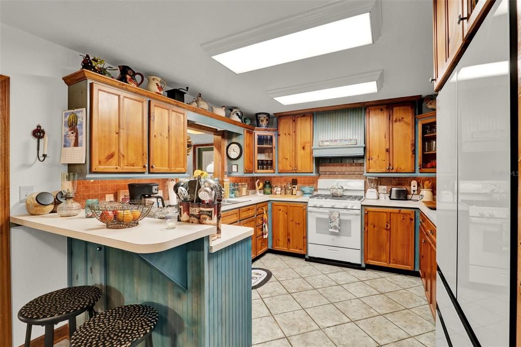 Active With Contract: $285,000 (3 beds, 2 baths, 1944 Square Feet)