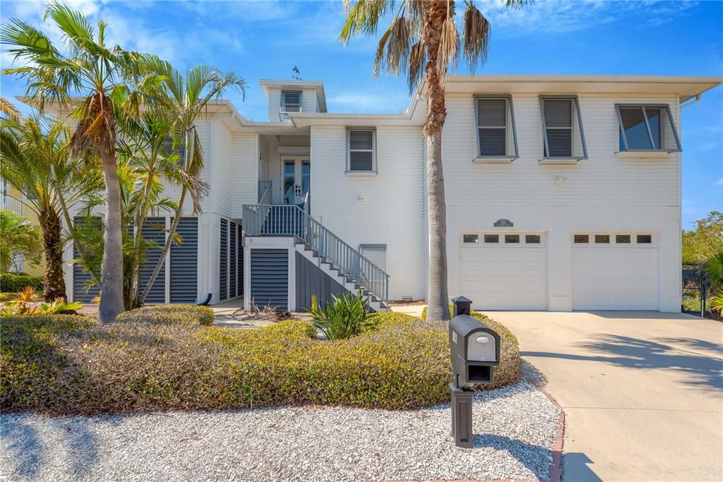 For Sale: $2,100,000 (4 beds, 3 baths, 2990 Square Feet)