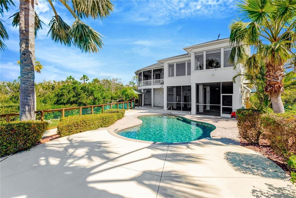 For Sale: $2,100,000 (4 beds, 3 baths, 2990 Square Feet)