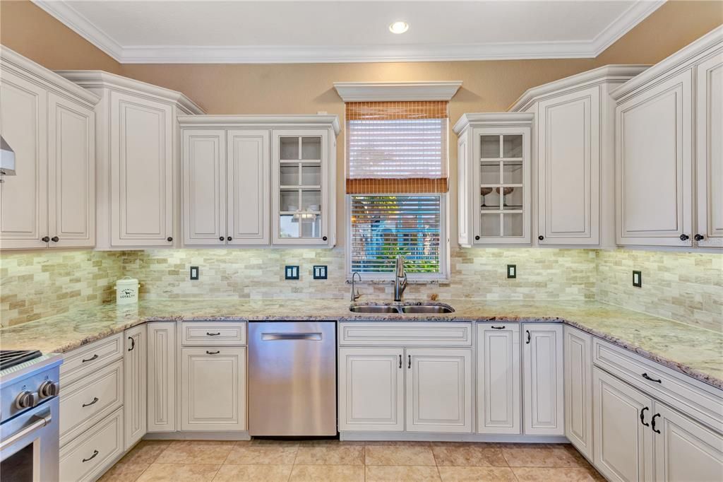 For Sale: $2,100,000 (4 beds, 3 baths, 2990 Square Feet)