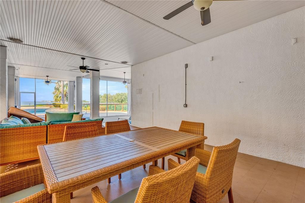 For Sale: $2,100,000 (4 beds, 3 baths, 2990 Square Feet)