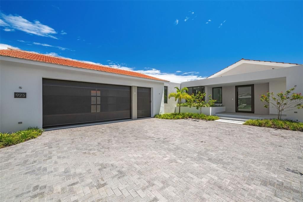 For Sale: $2,900,000 (5 beds, 5 baths, 5500 Square Feet)