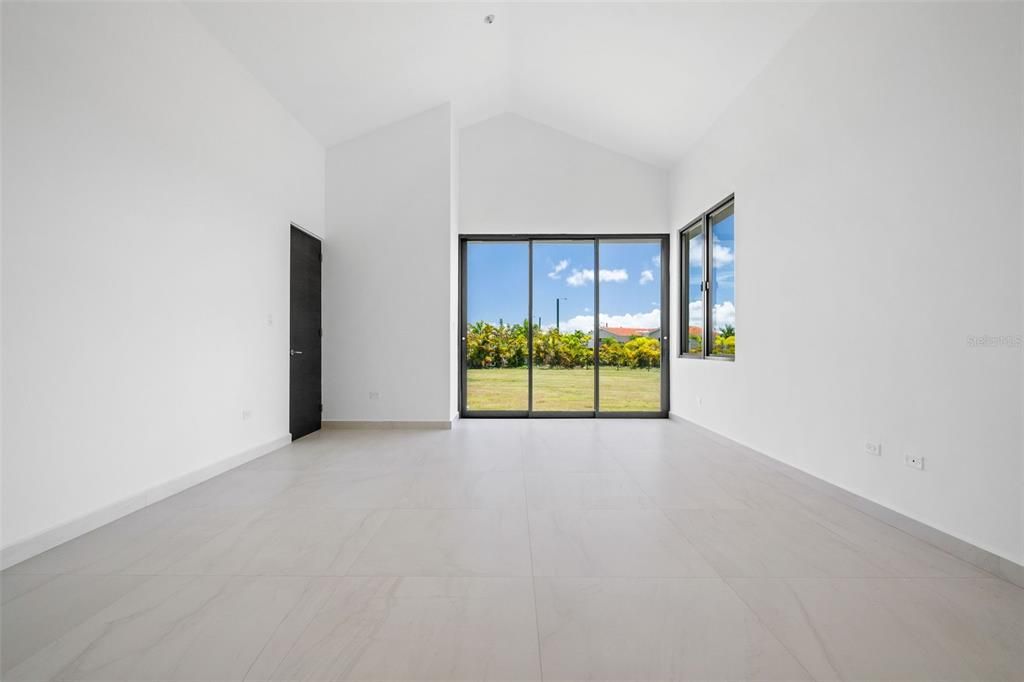 For Sale: $2,900,000 (5 beds, 5 baths, 5500 Square Feet)