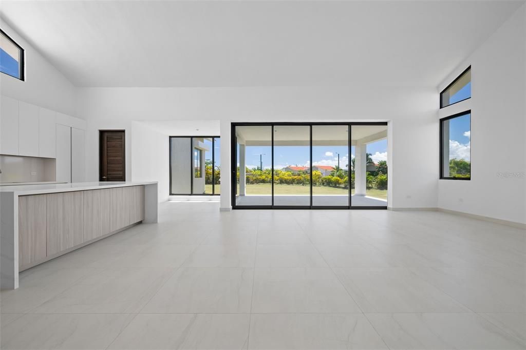 For Sale: $2,900,000 (5 beds, 5 baths, 5500 Square Feet)