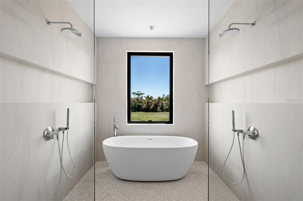 For Sale: $2,900,000 (5 beds, 5 baths, 5500 Square Feet)