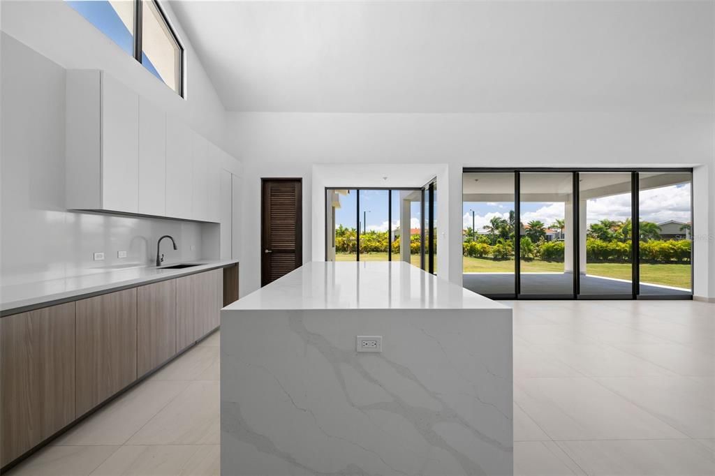 For Sale: $2,900,000 (5 beds, 5 baths, 5500 Square Feet)