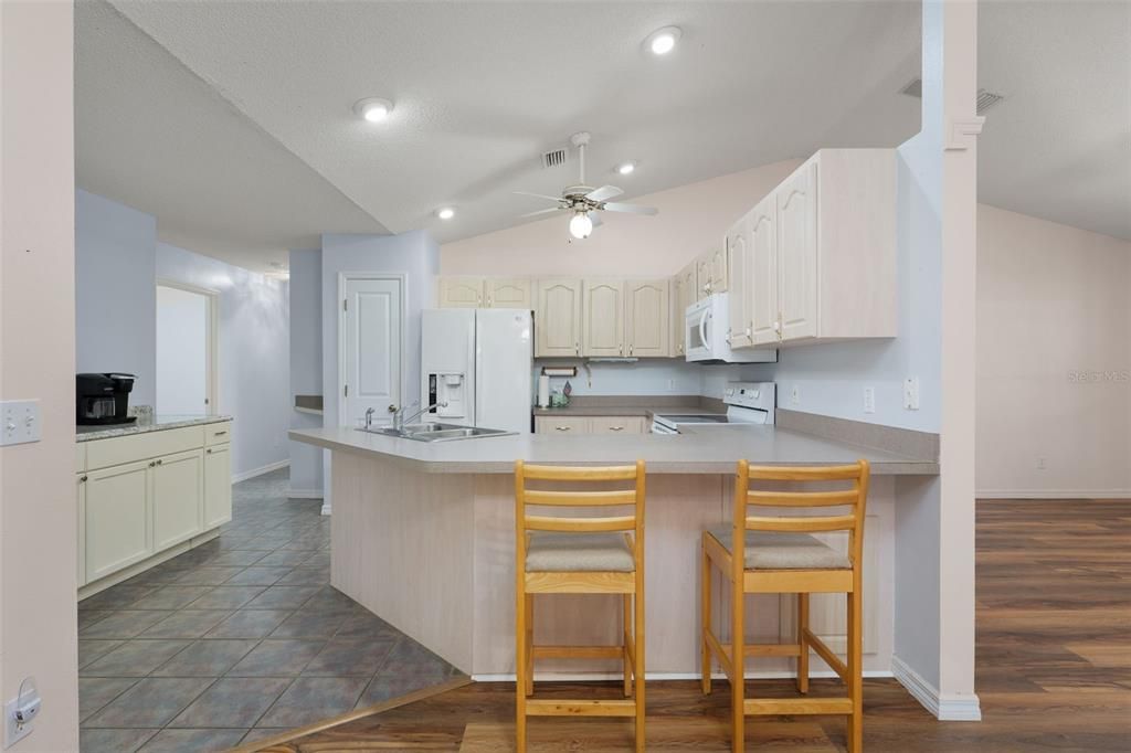 En Venta: $285,000 (2 camas, 2 baños, 1532 Pies cuadrados)