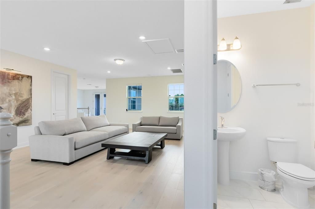 На продажу: $1,149,900 (4 спален, 3 ванн, 4299 Квадратных фут)