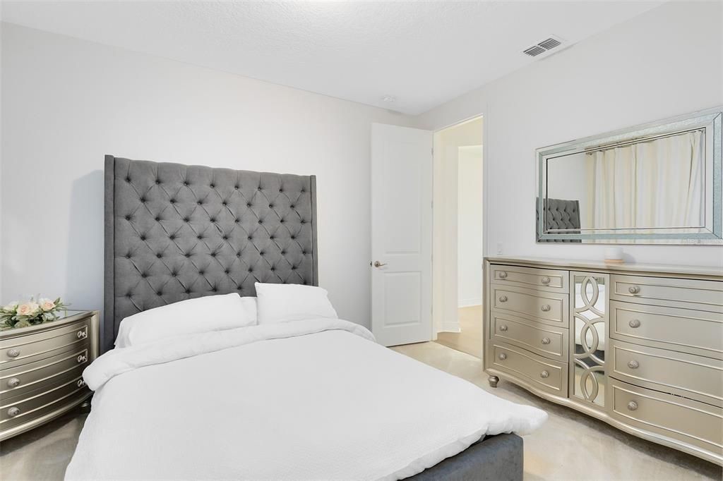 На продажу: $1,149,900 (4 спален, 3 ванн, 4299 Квадратных фут)