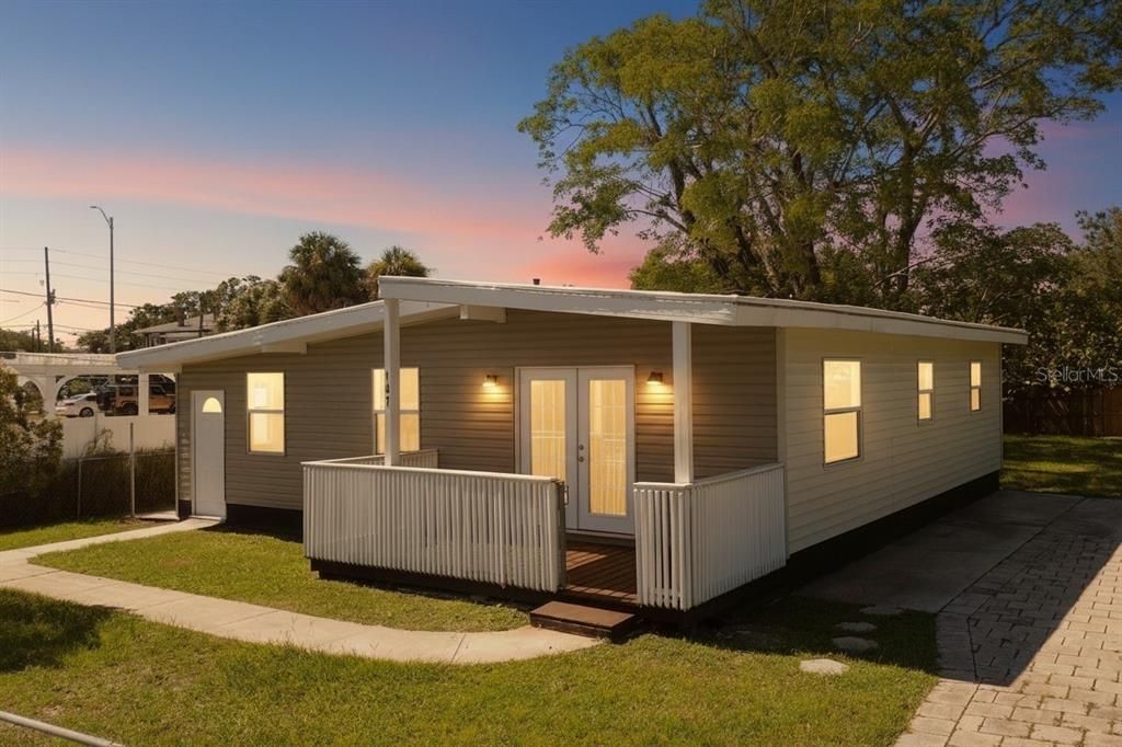 En Venta: $275,000 (3 camas, 2 baños, 1102 Pies cuadrados)