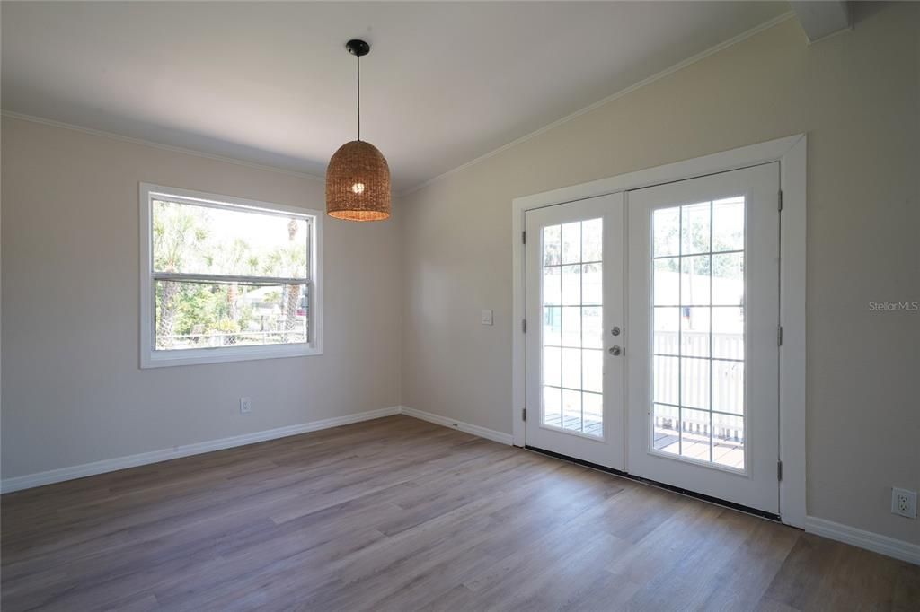 En Venta: $275,000 (3 camas, 2 baños, 1102 Pies cuadrados)