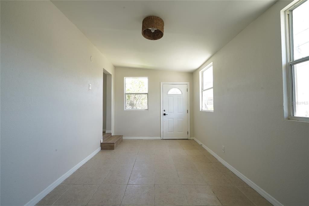 En Venta: $275,000 (3 camas, 2 baños, 1102 Pies cuadrados)