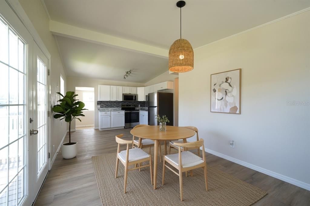 En Venta: $275,000 (3 camas, 2 baños, 1102 Pies cuadrados)