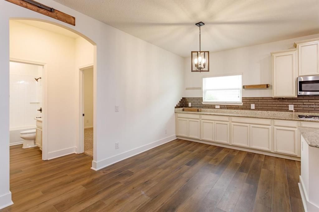 На продажу: $499,999 (4 спален, 3 ванн, 2528 Квадратных фут)