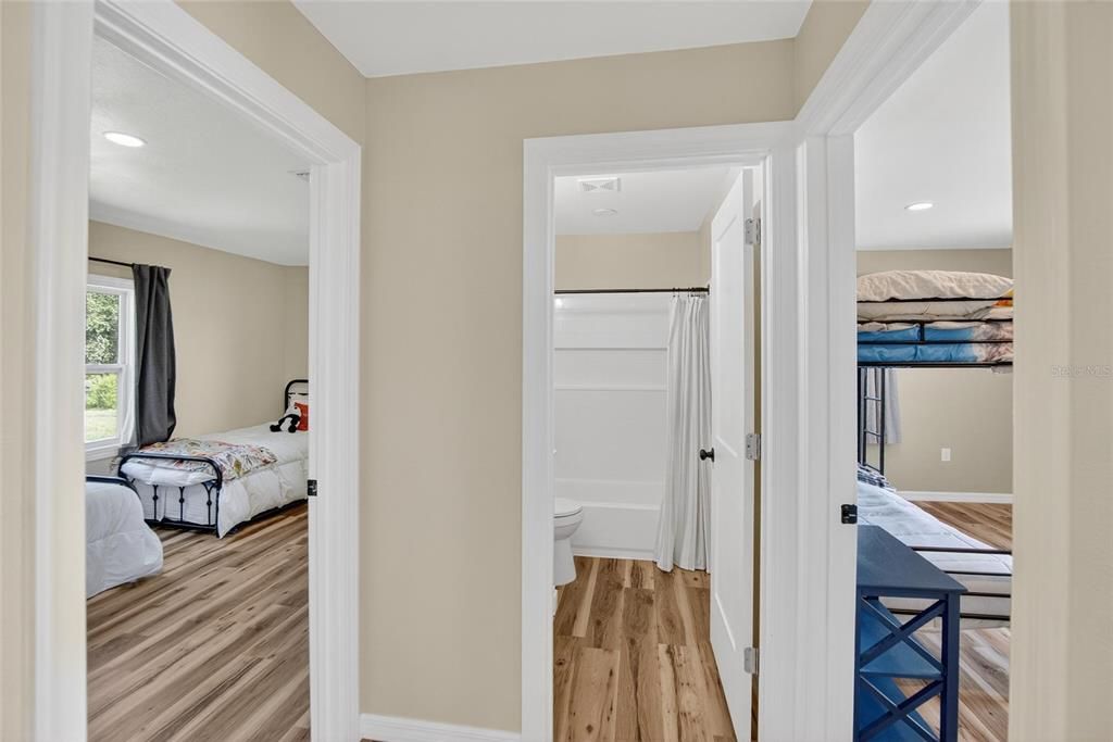 Под контрактом: $525,000 (3 спален, 3 ванн, 1524 Квадратных фут)